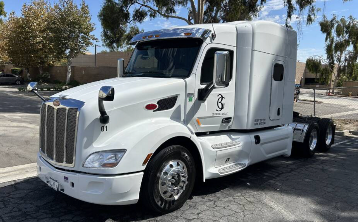 2017 Peterbilt 579 Conventional Sleeper Truck