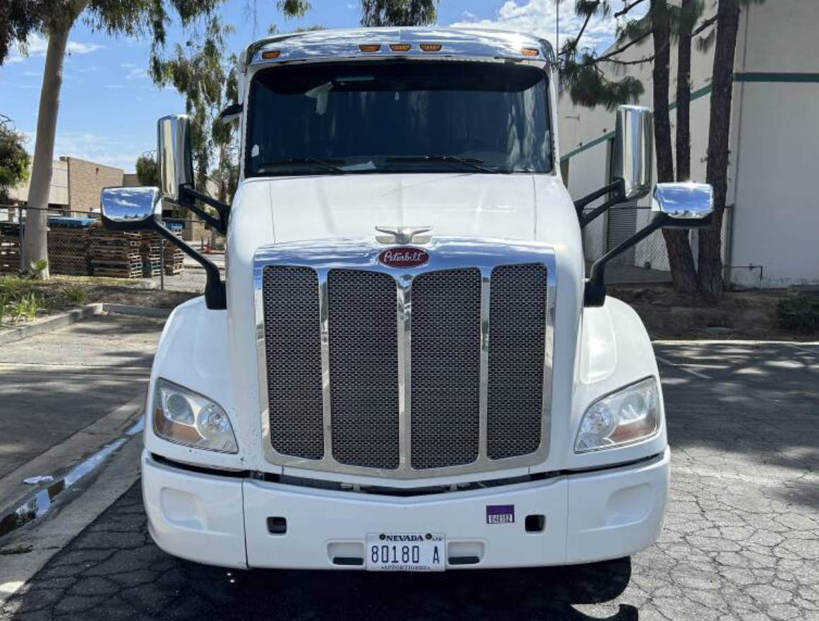 2017 Peterbilt 579 Conventional Sleeper Truck