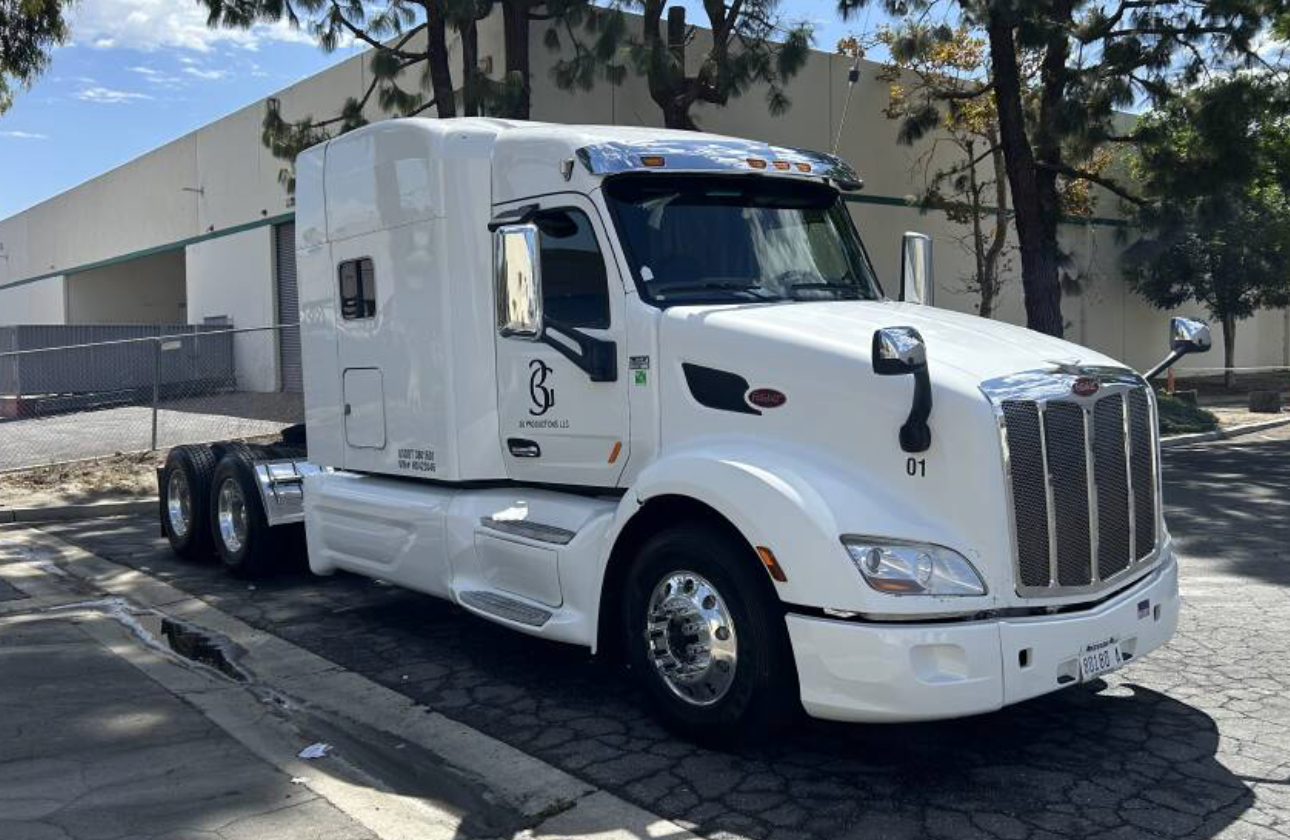 2017 Peterbilt 579 Conventional Sleeper Truck